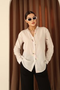 Kelebek Nakışlı Vual Regular Fit Kadın Beyaz Gömlek
